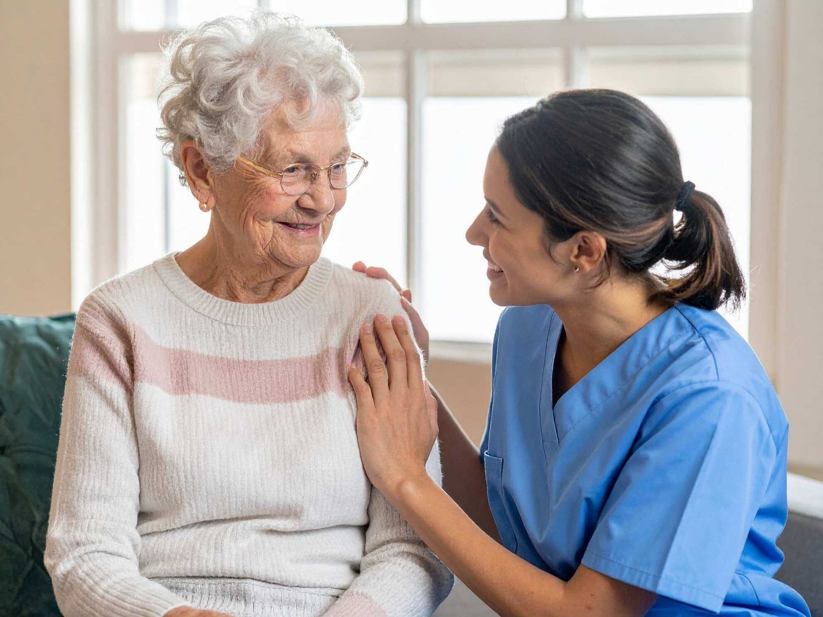 2 cronox-residencias-cuidado-mayores-madrid-atencion-medica-cuidados-personales-rehabilitacion-bienestar