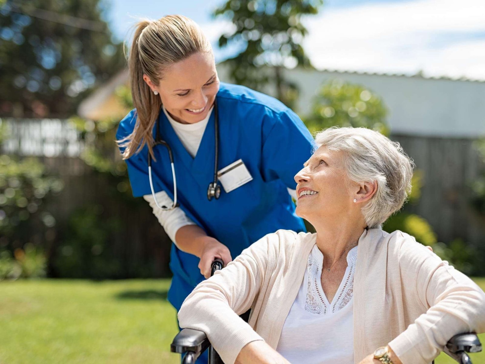 5 cronox-residencias-cuidado-mayores-madrid-atencion-medica-cuidados-personales-rehabilitacion-bienestar