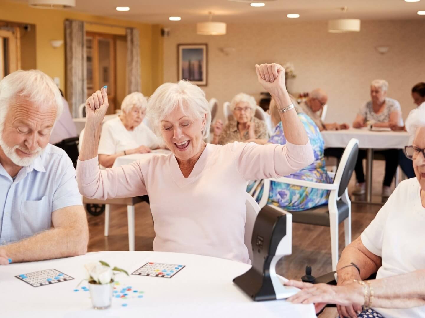 6 cronox-residencias-cuidado-mayores-madrid-atencion-medica-cuidados-personales-rehabilitacion-bienestar